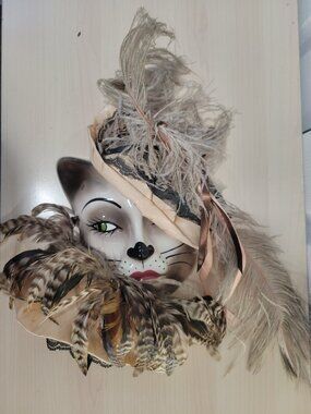 Vintage UNIQUE CREATIONS Ceramic Cat Mask Wall Hanging w/ Feather Hat 618/1000